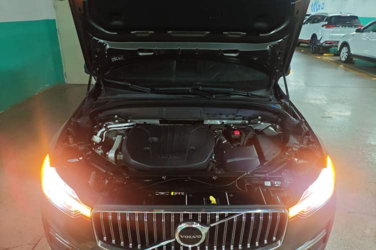 Used Volvo XC60 2022 B5 4x4 Smart Luxury Edition Engine Bay