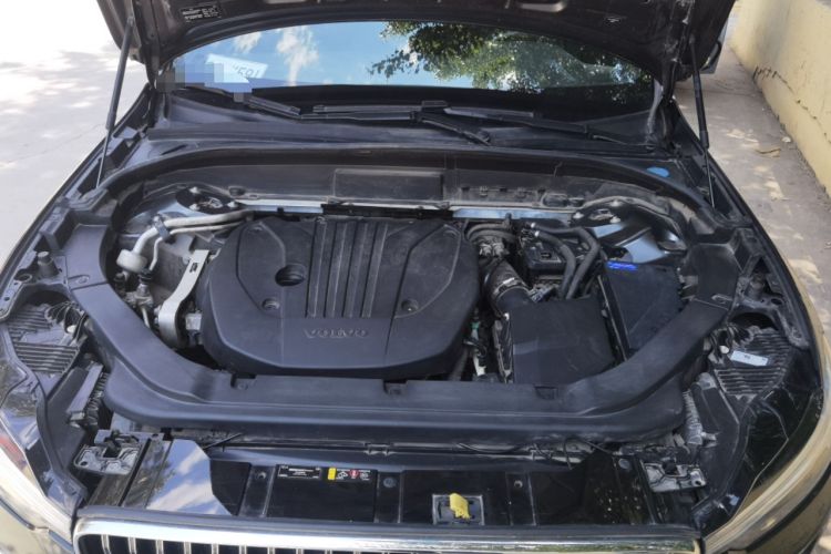 Used Volvo XC60 2022 B5 4x4 Smart Luxury Edition Engine Bay