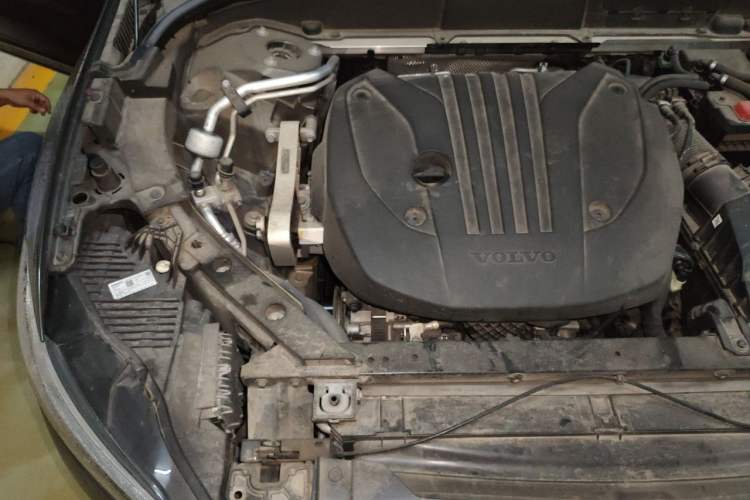 Used Volvo XC60 2022 B5 4x4 Zhiyi Luxury Edition Engine Bay Right