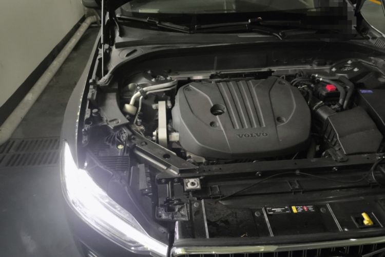 Used Volvo XC60 2022 B5 4x4 Smart Luxury Edition Engine Bay Right