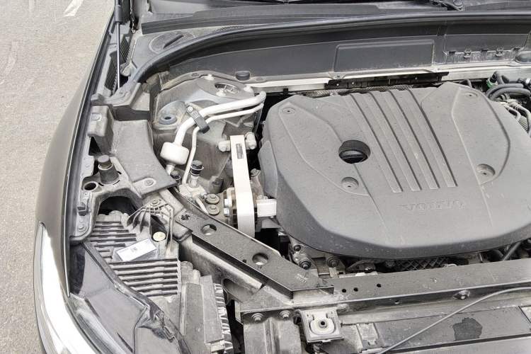 Used Volvo XC60 2022 B5 4x4 Smart Luxury Edition Engine Bay Right
