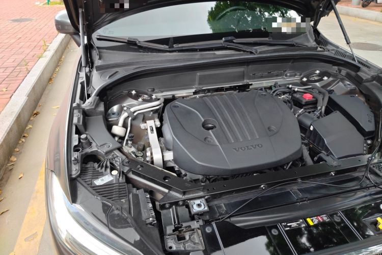 Used Volvo XC60 2022 B5 4x4 Zhiyi Luxury Edition Engine Bay Right