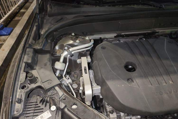 Used Volvo XC60 2022 B5 4x4 Smart Luxury Edition Engine Bay Right