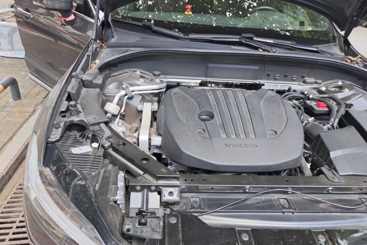 Used Volvo XC60 2022 B5 4x4 Zhiyi Luxury Edition Engine Bay Right