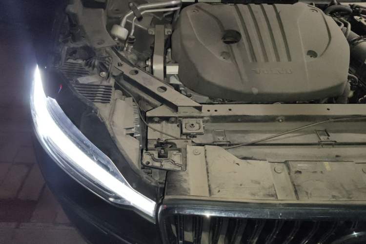 Used Volvo XC60 2022 B5 4x4 Smart Luxury Edition Engine Bay Right