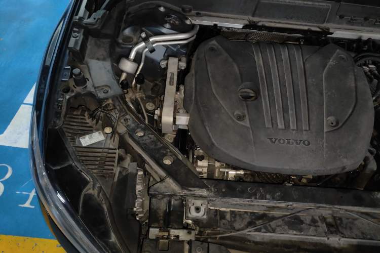 Used Volvo XC60 2022 B5 4x4 Smart Luxury Edition Engine Bay Right