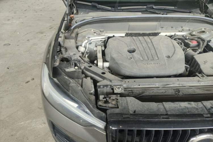 Used Volvo XC60 2022 B5 4x4 Smart Luxury Edition Engine Bay Right