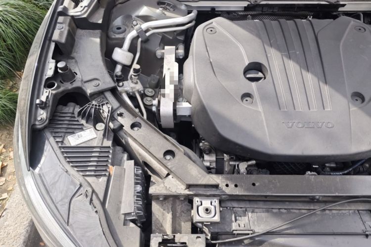 Used Volvo XC60 2022 B5 4x4 Smart Luxury Edition Engine Bay Right