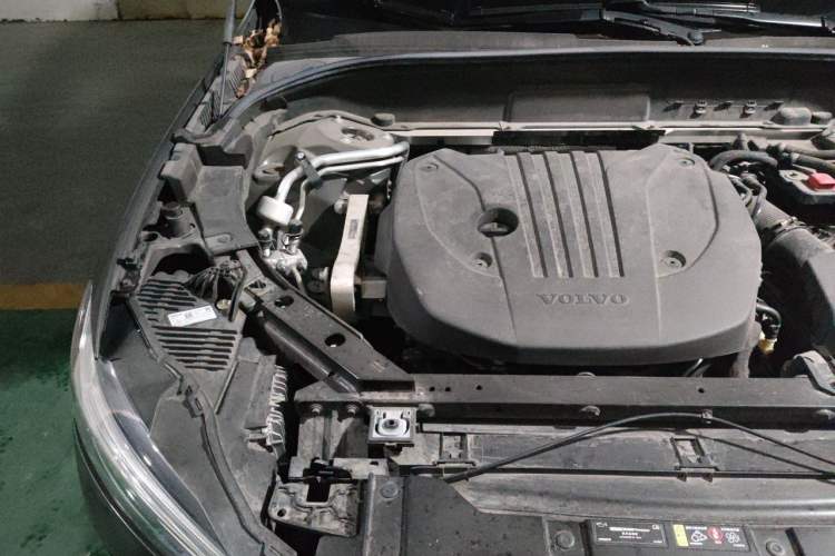 Used Volvo XC60 2022 B5 4x4 Zhiyi Luxury Edition Engine Bay Right