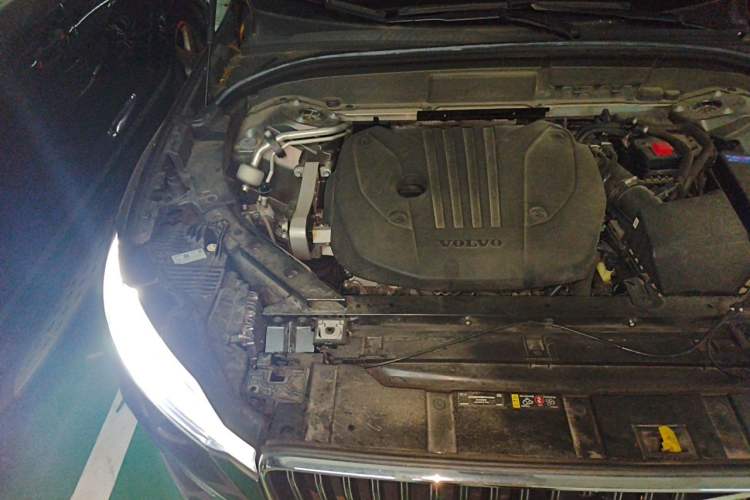 Used Volvo XC60 2022 B5 4x4 Smart Luxury Edition Engine Bay Right