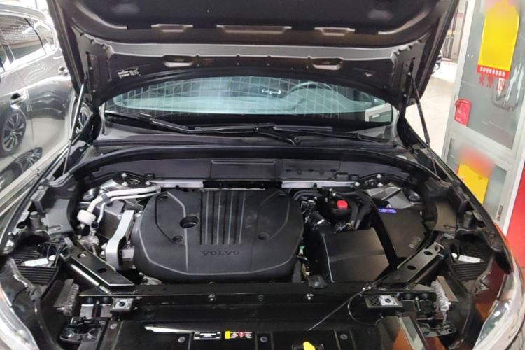 Used Volvo XC60 2022 B5 4x4 Smart Luxury Edition Engine Bay