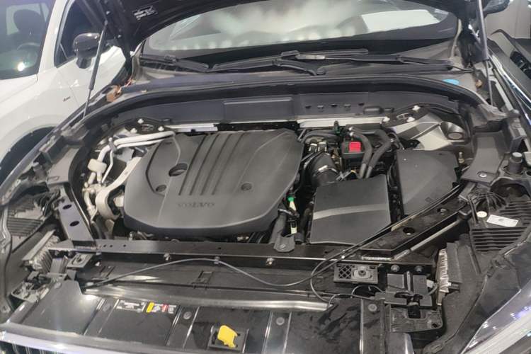 Used Volvo XC60 2022 B5 4x4 Smart Luxury Edition Engine Bay