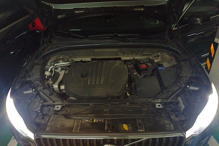 Used Volvo XC60 2022 B5 4x4 Smart Luxury Edition Engine Bay