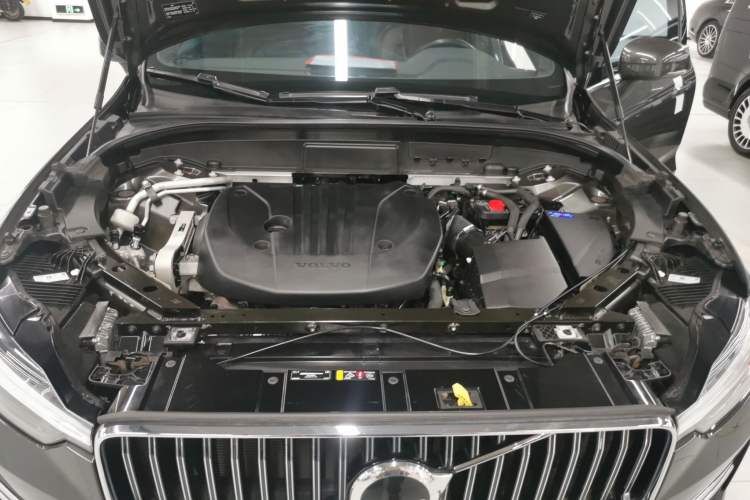 Used Volvo XC60 2022 B5 4x4 Zhiyi Luxury Edition Engine Bay