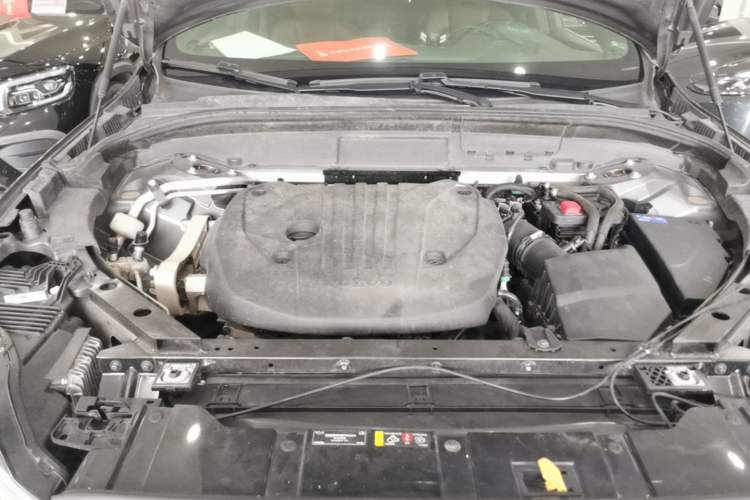 Used Volvo XC60 2022 B5 4x4 Smart Luxury Edition Engine Bay