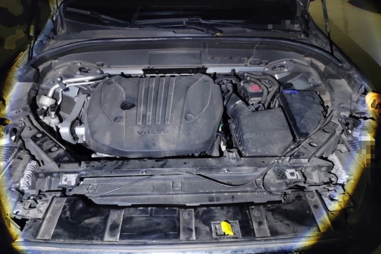 Used Volvo XC60 2022 B5 4x4 Smart Luxury Edition Engine Bay