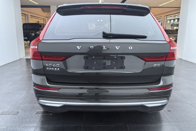 Used Volvo XC60 2022 B5 4x4 Smart Luxury Edition Exterior 2