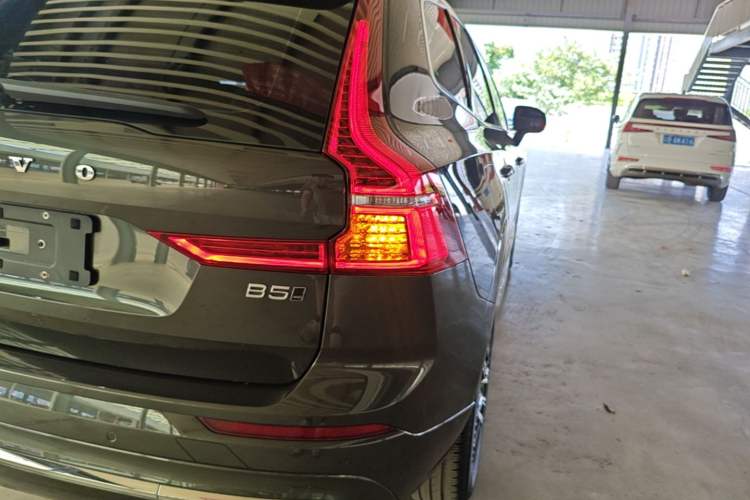 Used Volvo XC60 2022 B5 4x4 Smart Luxury Edition Exterior 3