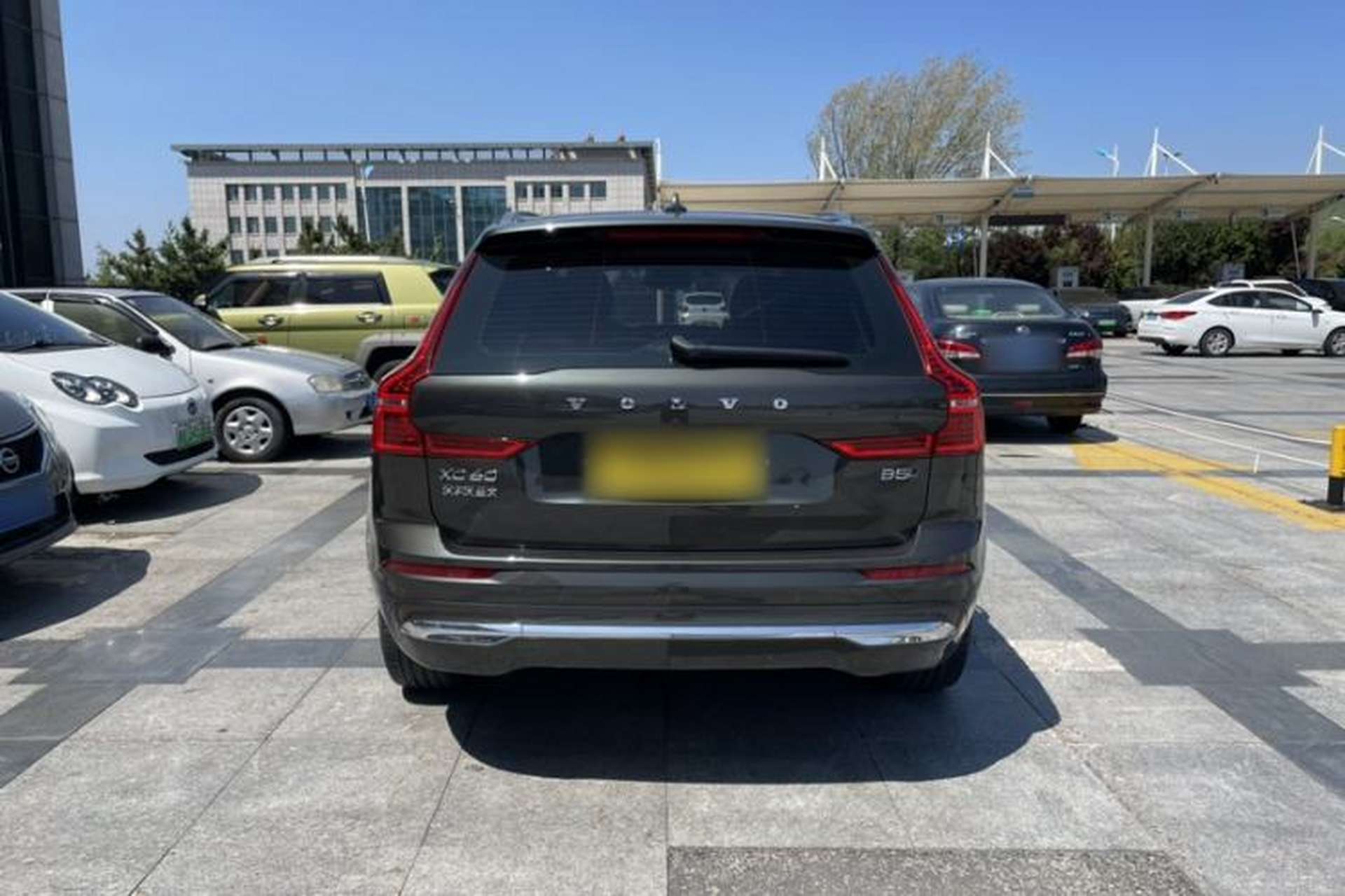 Used Volvo XC60 2022 B5 4x4 Smart Luxury Edition Exterior 3