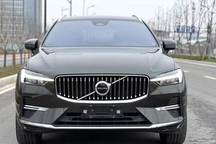 Used Volvo XC60 2022 B5 4x4 Smart Luxury Edition Exterior 3