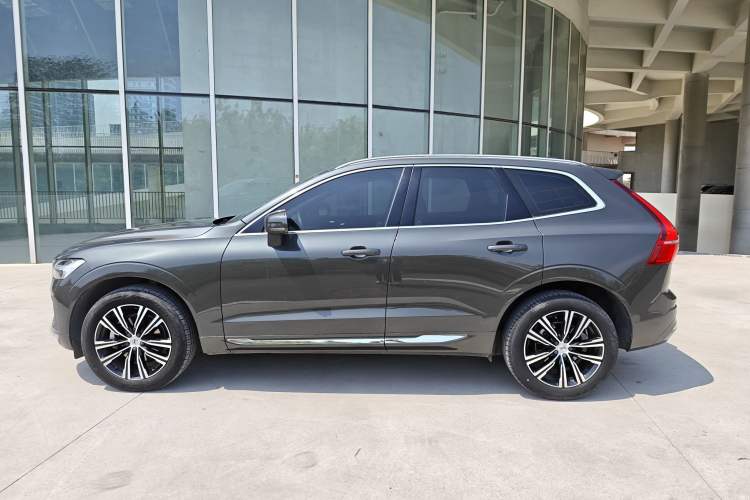 Used Volvo XC60 2022 B5 4x4 Smart Luxury Edition Exterior 3