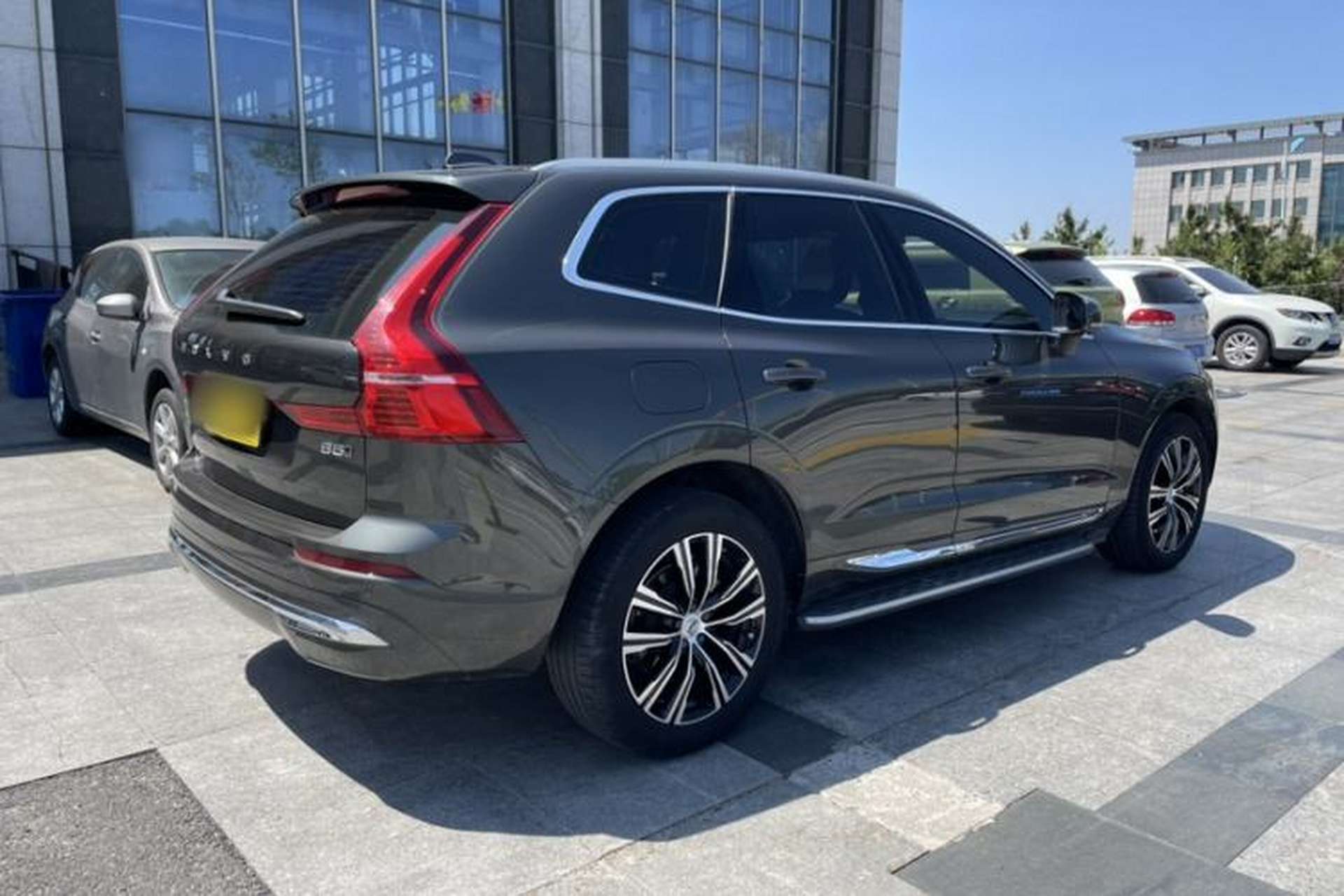Used Volvo XC60 2022 B5 4x4 Smart Luxury Edition Exterior 4
