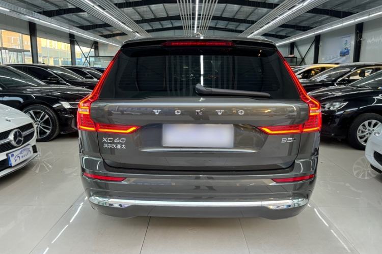 Used Volvo XC60 2022 B5 4x4 Smart Luxury Edition Exterior 4