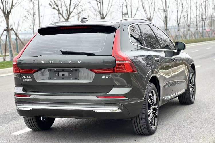 Used Volvo XC60 2022 B5 4x4 Smart Luxury Edition Exterior 4