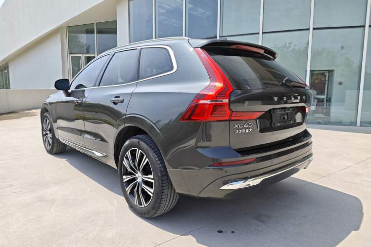 Used Volvo XC60 2022 B5 4x4 Smart Luxury Edition Exterior 4