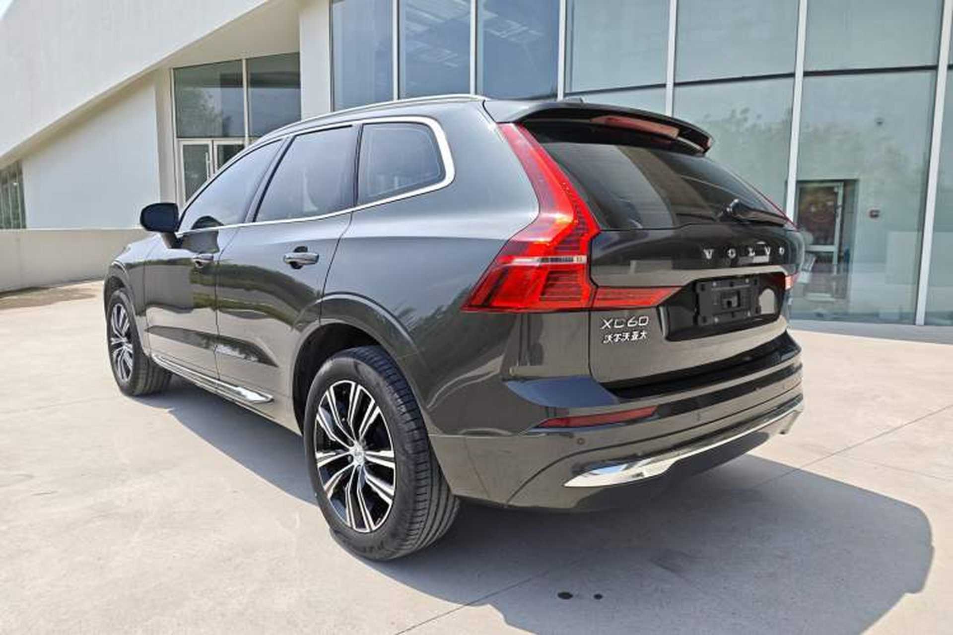 Used Volvo XC60 2022 B5 4x4 Smart Luxury Edition Exterior 4