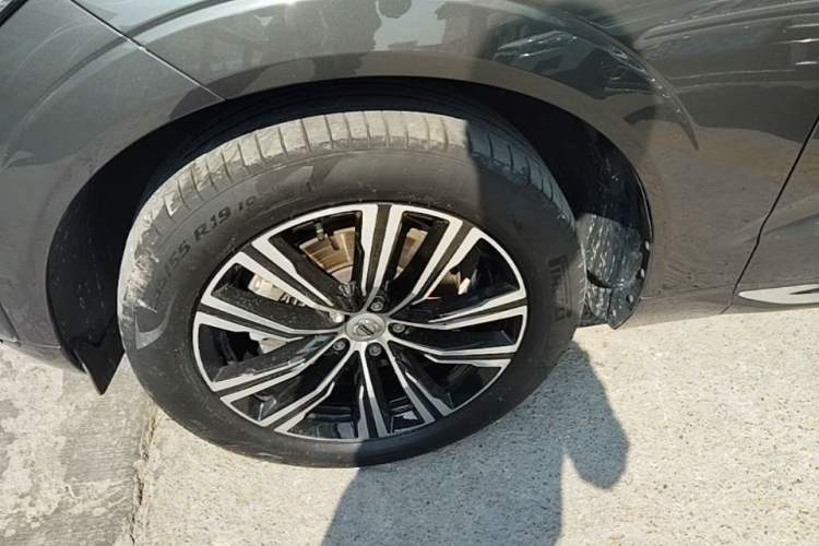 Used Volvo XC60 2022 B5 4x4 Smart Luxury Edition Exterior 4