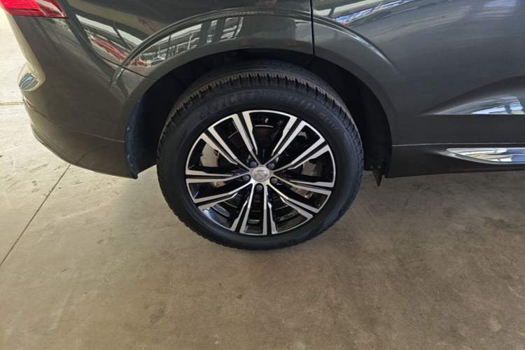 Used Volvo XC60 2022 B5 4x4 Smart Luxury Edition Exterior 5