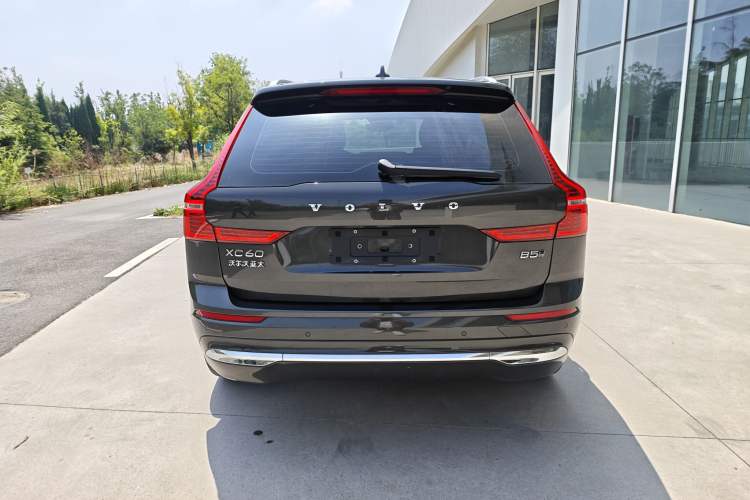 Used Volvo XC60 2022 B5 4x4 Smart Luxury Edition Exterior 5