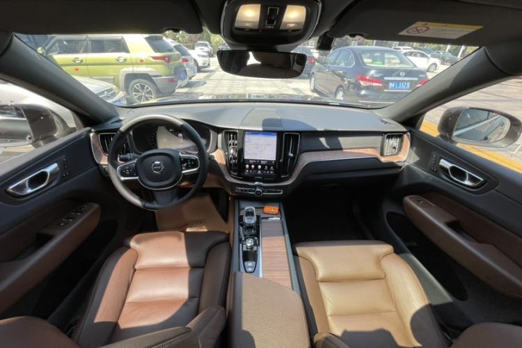 Used Volvo XC60 2022 B5 4x4 Smart Luxury Edition Exterior 7