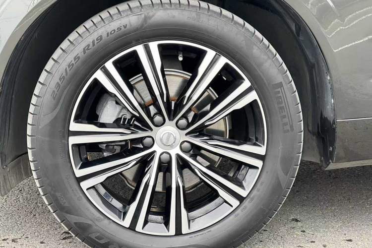Used Volvo XC60 2022 B5 4x4 Smart Luxury Edition Exterior 8