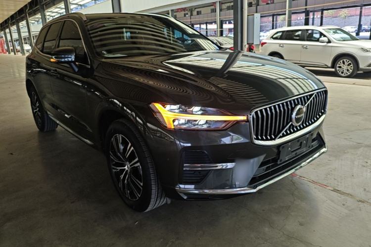 Used Volvo XC60 2022 B5 4x4 Smart Luxury Edition Front Right 45 Deg