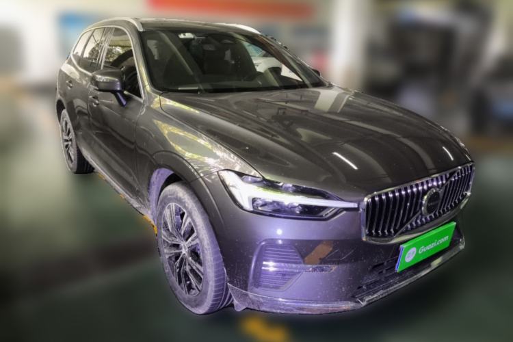 Used Volvo XC60 2022 B5 4x4 Smart Luxury Edition Front Right 45 Deg