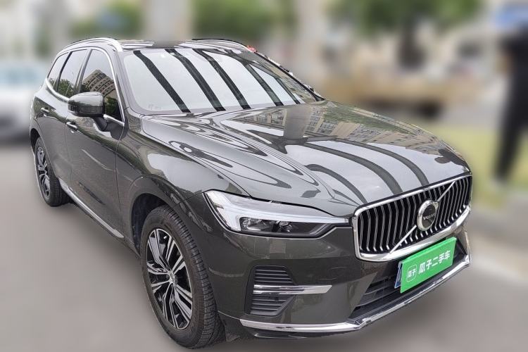 Used Volvo XC60 2022 B5 4x4 Smart Luxury Edition Front Right 45 Deg