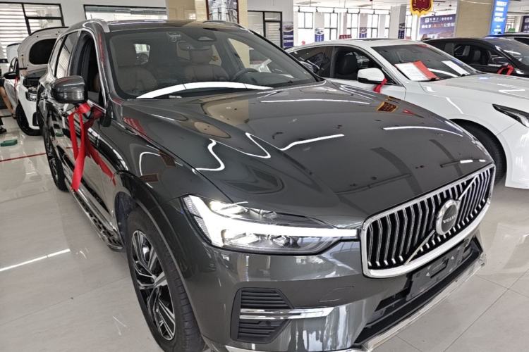 Used Volvo XC60 2022 B5 4x4 Smart Luxury Edition Front Right 45 Deg