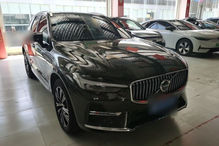 Used Volvo XC60 2022 B5 4x4 Smart Luxury Edition Front Right 45 Deg