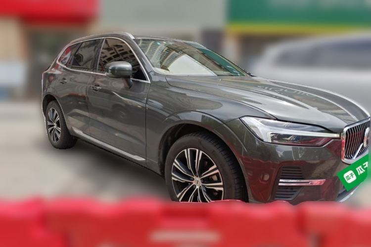 Used Volvo XC60 2022 B5 4x4 Smart Luxury Edition Front Right 45 Deg