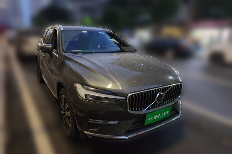 Used Volvo XC60 2022 B5 4x4 Smart Luxury Edition Front Right 45 Deg