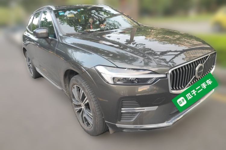 Used Volvo XC60 2022 B5 4x4 Smart Luxury Edition Front Right 45 Deg