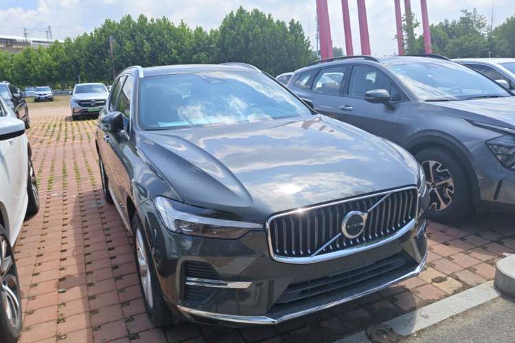 Used Volvo XC60 2022 B5 4x4 Zhiyi Luxury Edition Front Right 45 Deg