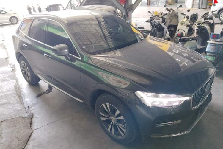 Used Volvo XC60 2022 B5 4x4 Zhiyi Luxury Edition Front Right 45 Deg