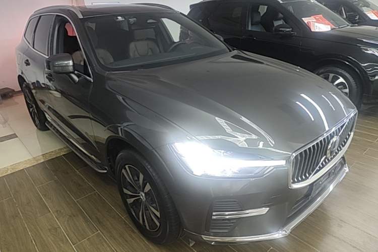 Used Volvo XC60 2022 B5 4x4 Zhiyi Luxury Edition Front Right 45 Deg