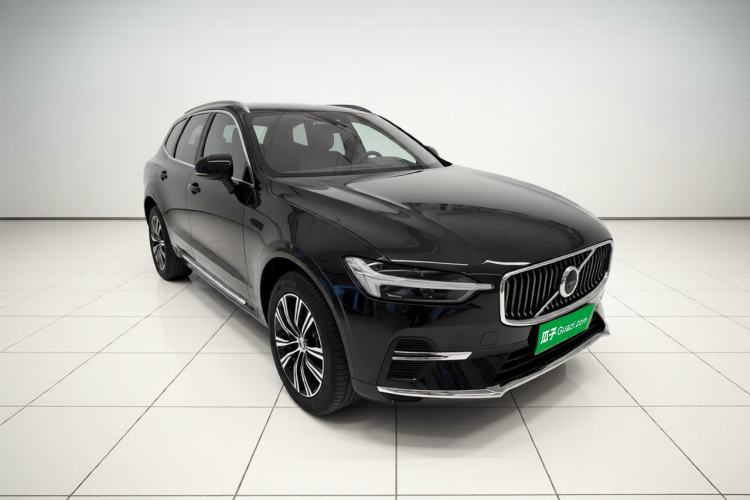 Used Volvo XC60 2022 B5 4x4 Smart Luxury Edition Front Right 45 Deg