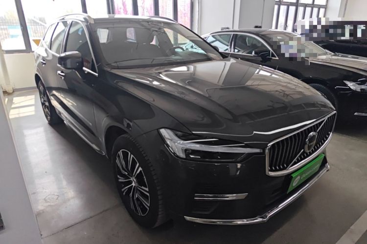 Used Volvo XC60 2022 B5 4x4 Smart Luxury Edition Front Right 45 Deg