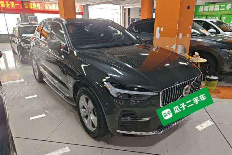 Used Volvo XC60 2022 B5 4x4 Smart Luxury Edition Front Right 45 Deg
