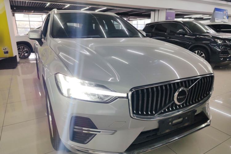 Used Volvo XC60 2022 B5 4x4 Zhiyi Luxury Edition Front Right 45 Deg